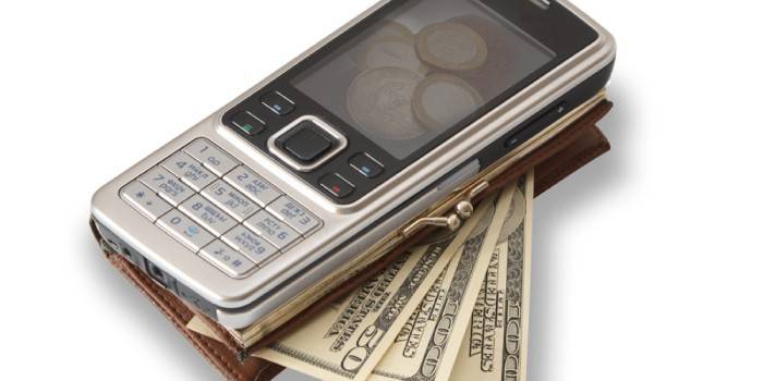 Деньги и мобильный телефон
