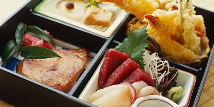 Японский ланч-бокс с едой