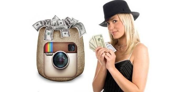 Мешок с деньгами с логотипом Инстаграм и девушка с деньгами в руках