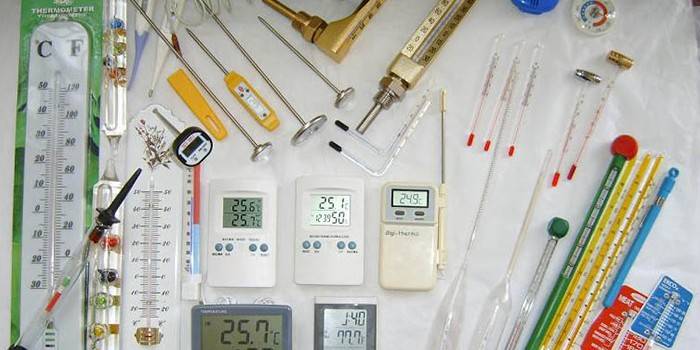Различные приборы для измерения температуры воды