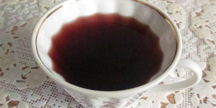 Чашка с чаем из Красного корня