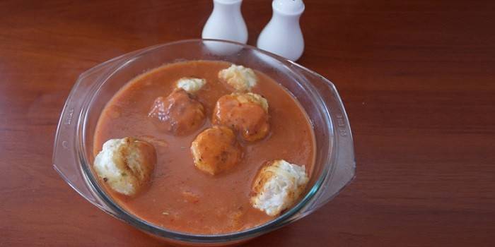 Тефтели в томатно-сметанном соусе
