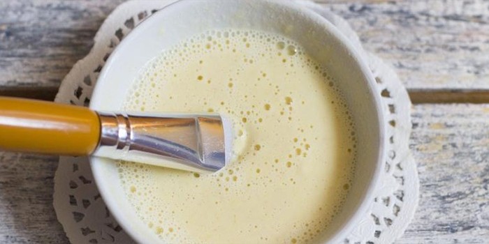 Готовый домашний скраб для чувствительной кожи лица из молока и кукурузной муки