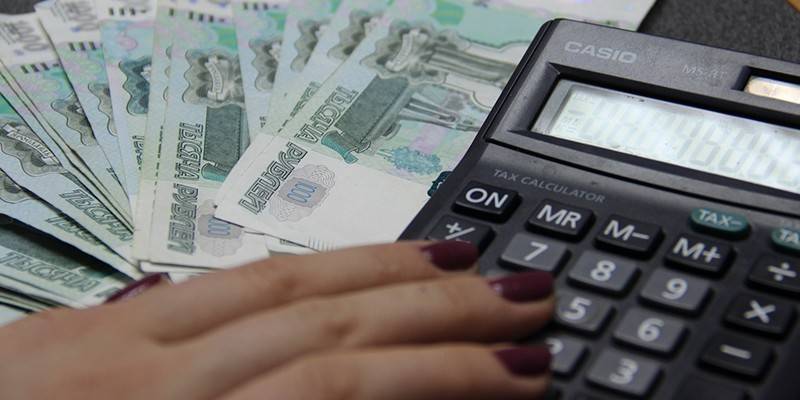Калькулятор и деньги