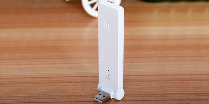 Репитер сигнала вай-фай от Xiaomi Mi модель Wi-Fi Amplifier 2