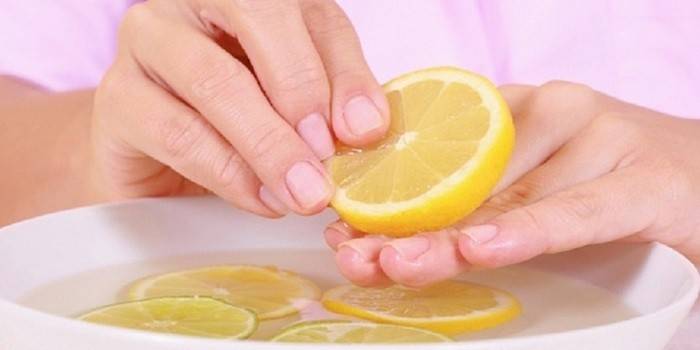 Ванночка с лимоном от грибка ногтей
