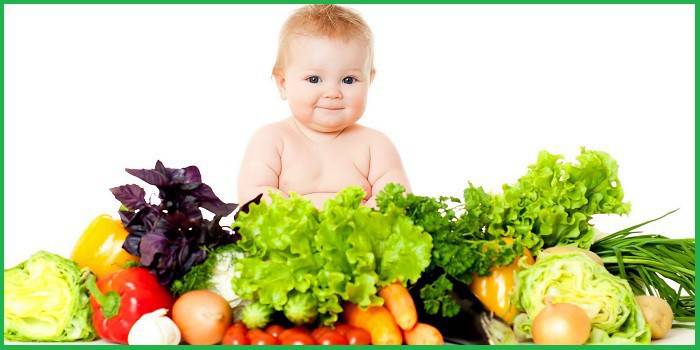 Ребенок и свежие овощи
