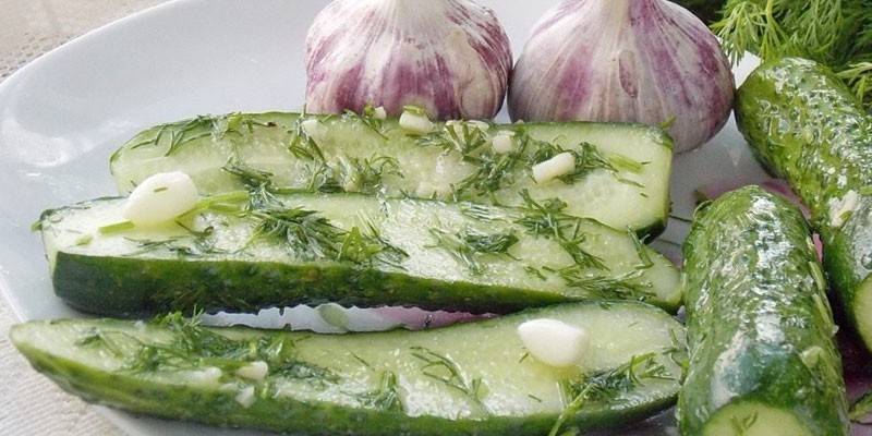 Огурчики с уксусом, укропом и чесноком