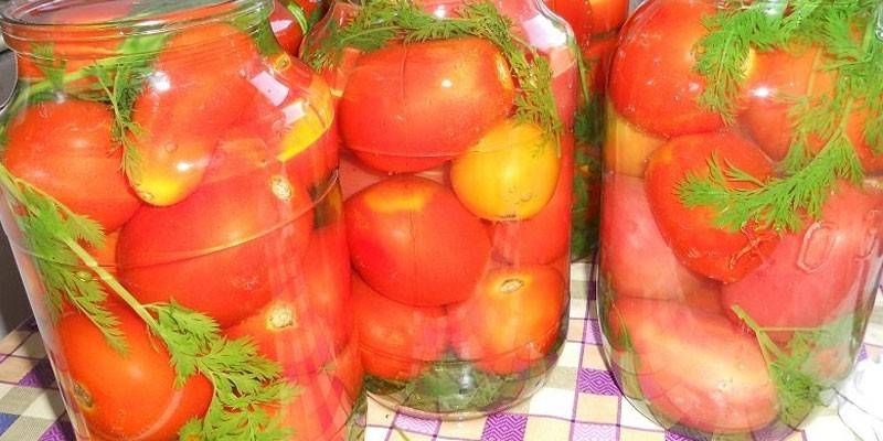 Помидоры с морковной ботвой и лимонной кислотой