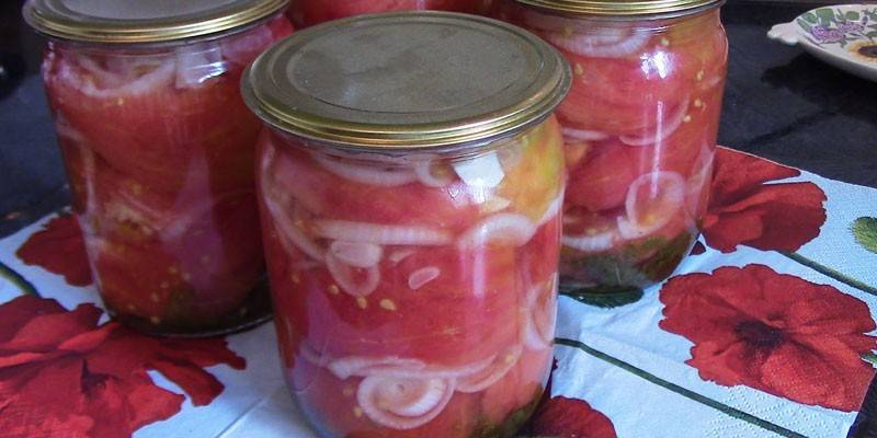 Салат из помидор с луком и маслом