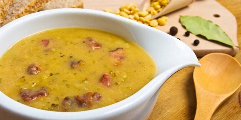Гороховый суп-пюре с колбасками