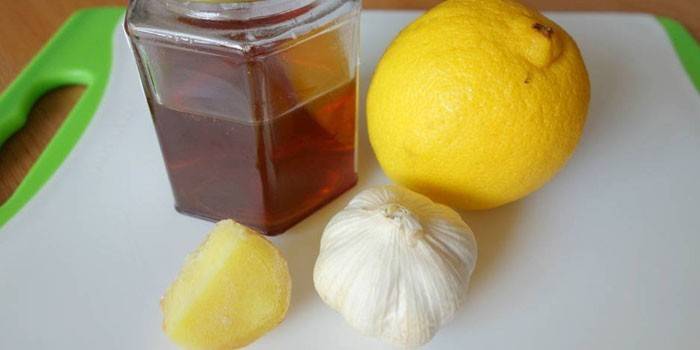 Медовая настойка с чесночком и лимоном