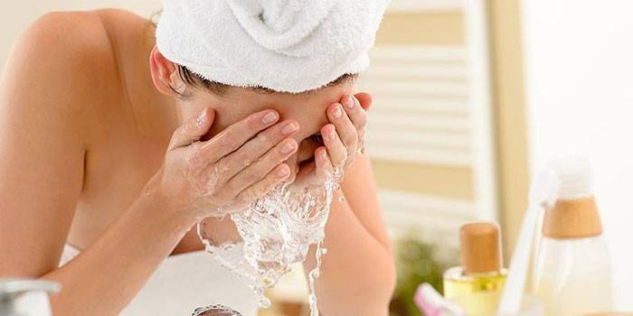 Каким мылом лучше мыть лицо