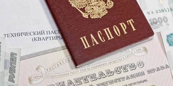 Паспорт гражданина РФ и документы на квартиру