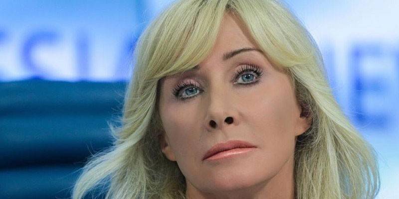 Ведущая Оксана Пушкина