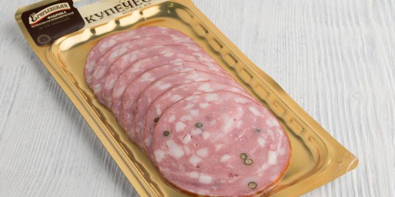 Колбасная нарезка в вакуумной упаковке