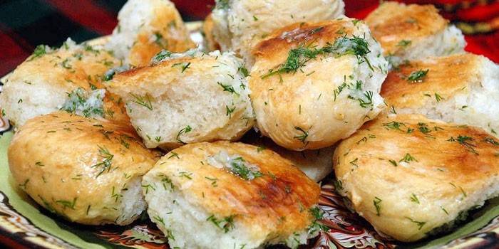 Пампушки жареные с чесноком