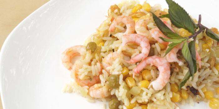 С кукурузой и зеленым горошком