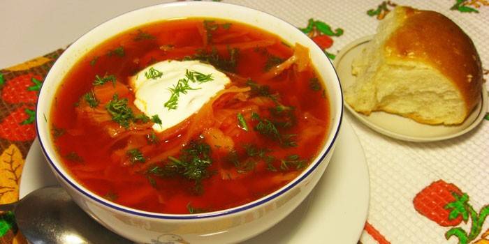 Украинский борщ с пампушками