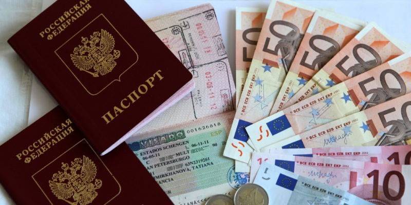 Паспорта и деньги