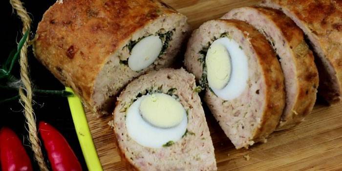 Рулет с яйцом и грибами