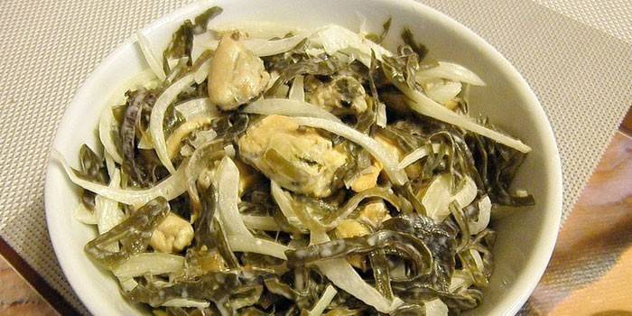 Салат из мидий и морской капусты
