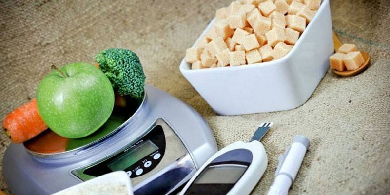 Продукты питания, весы и глюкометр