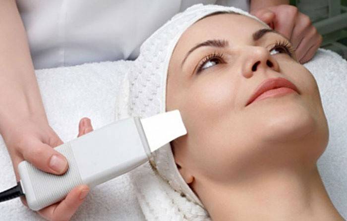 Женщина в салоне